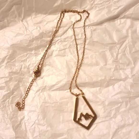 New FP Diamond Shape Mountain Scene Necklace - Picture 3 of 8